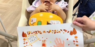 「秋の手形足形アート」開催しました★